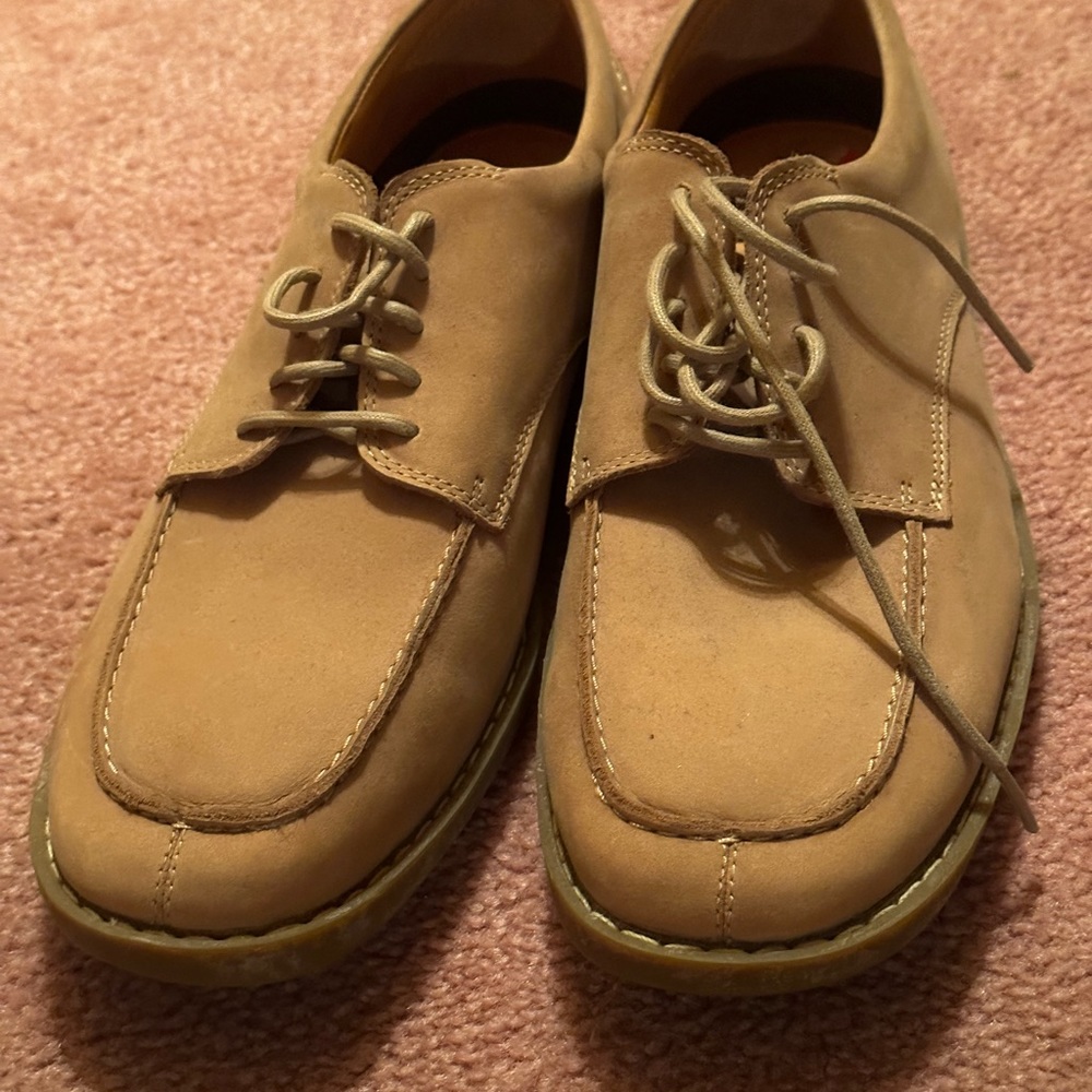Men’s laced up shoe